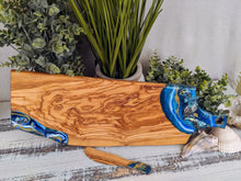 ocean color cheese board with shells with knife